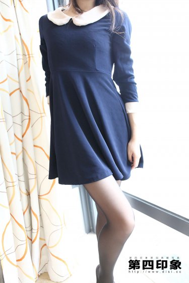 双手攀上两团少女峰
